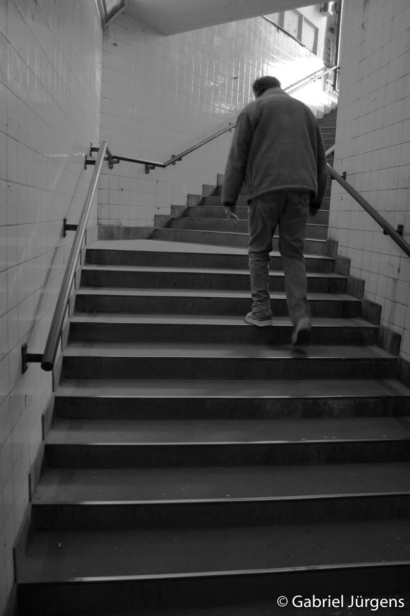 Saliendo del tunel Estación Ferrorcaril Mitre, Villa Ballester 2009-06-14  